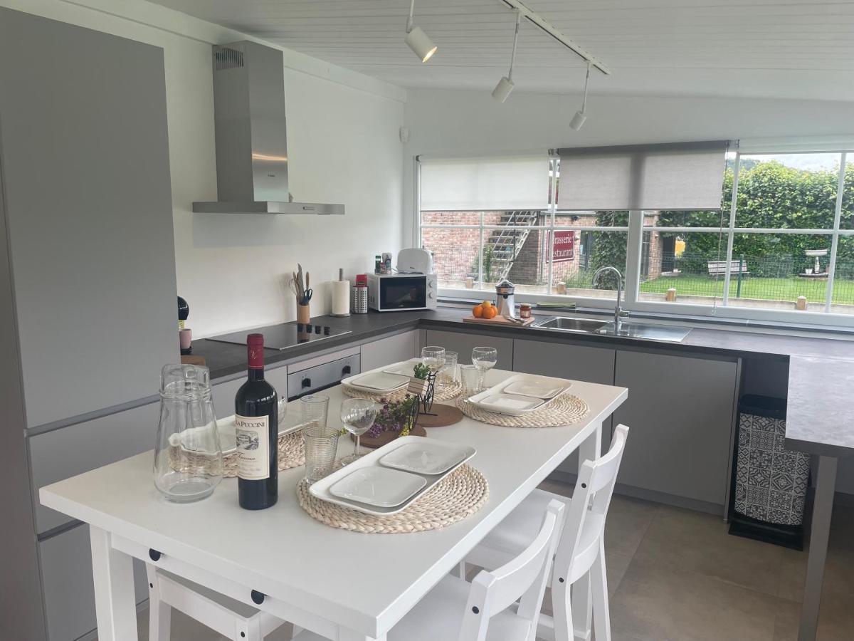 La Petite Maison Au Bord De L'eau Hébergement de vacances *